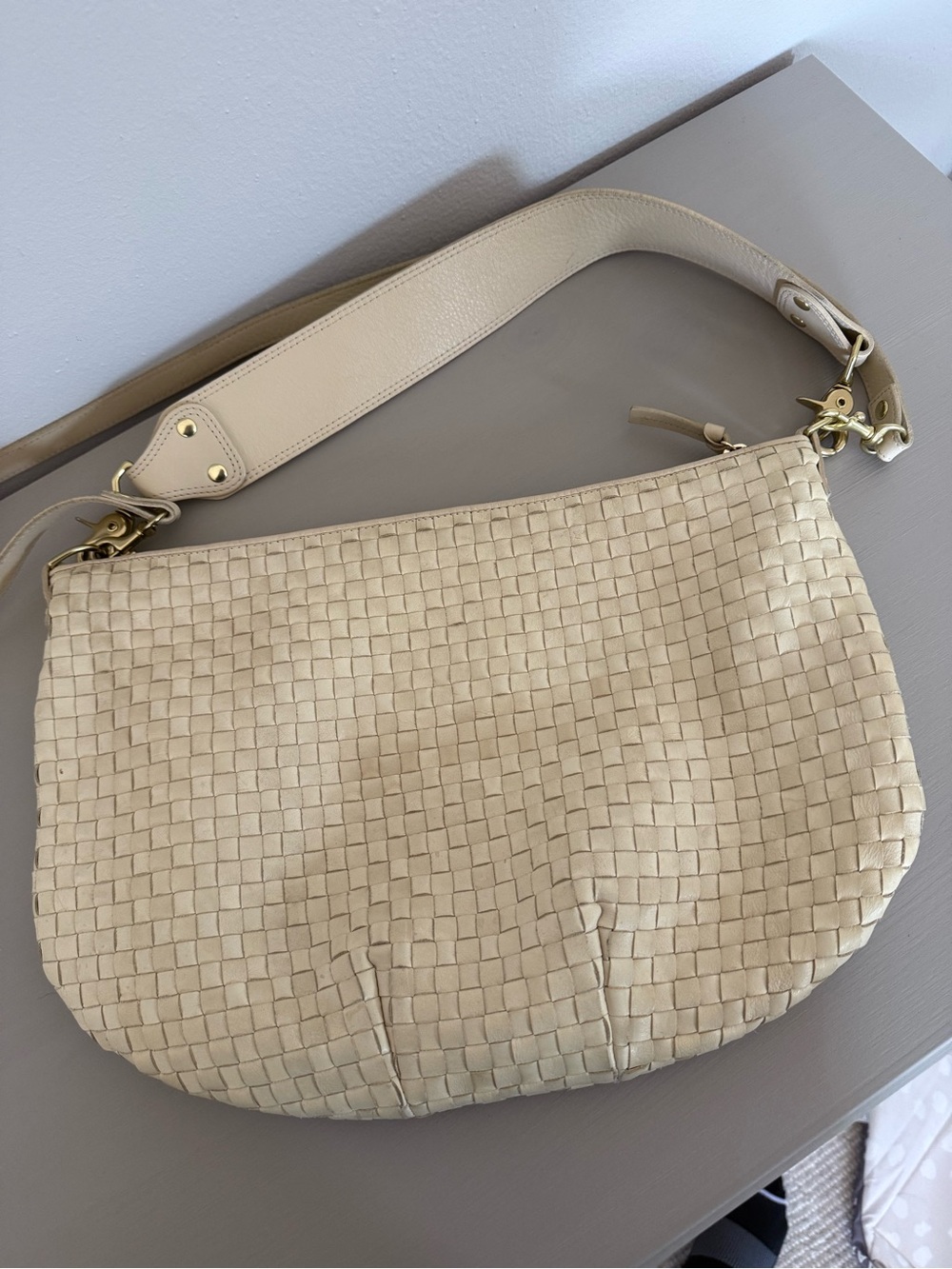 Clare V Moyen Messenger